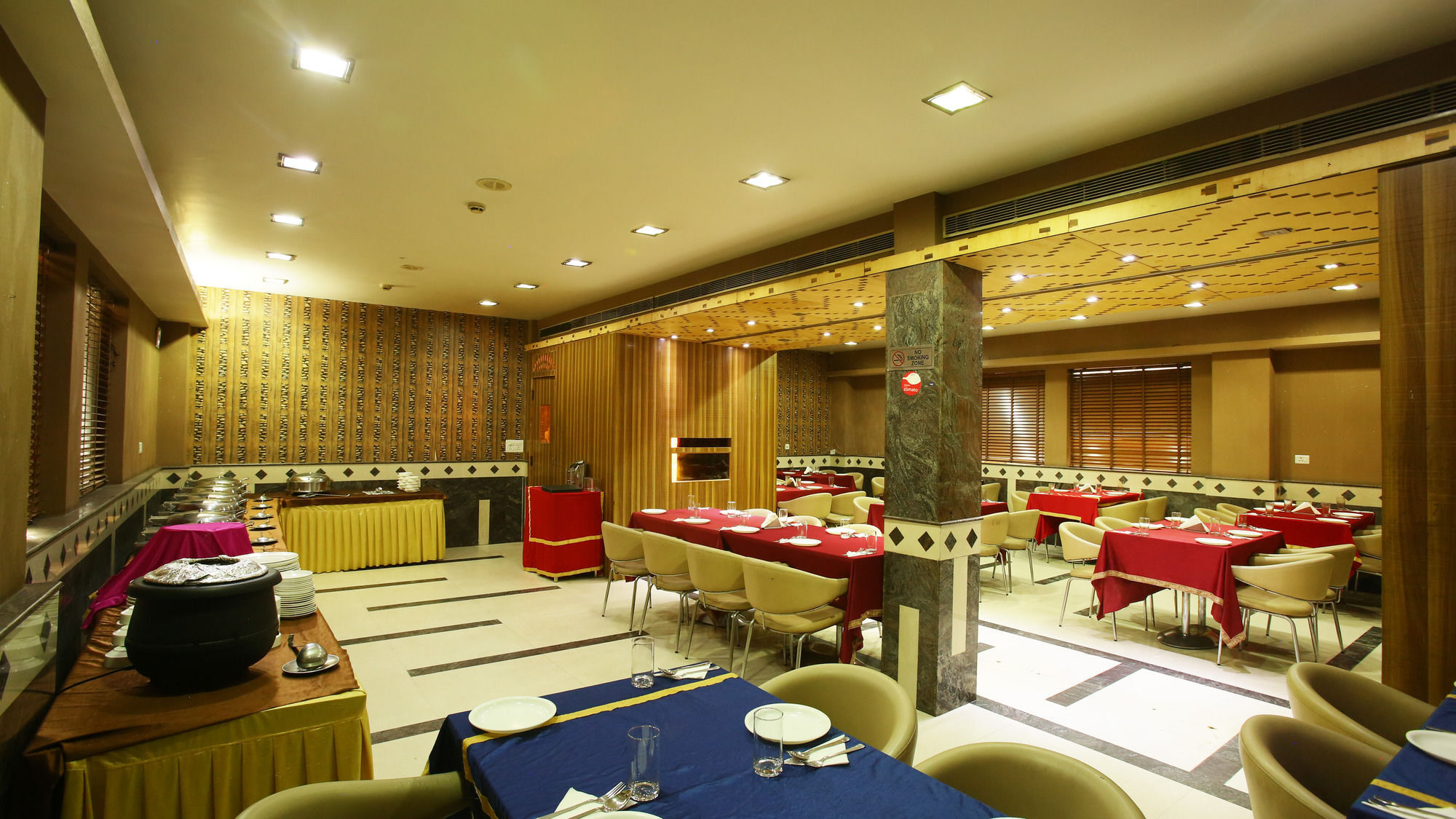 Emblem Hotel Sector 14 Gurgáon Exteriér fotografie